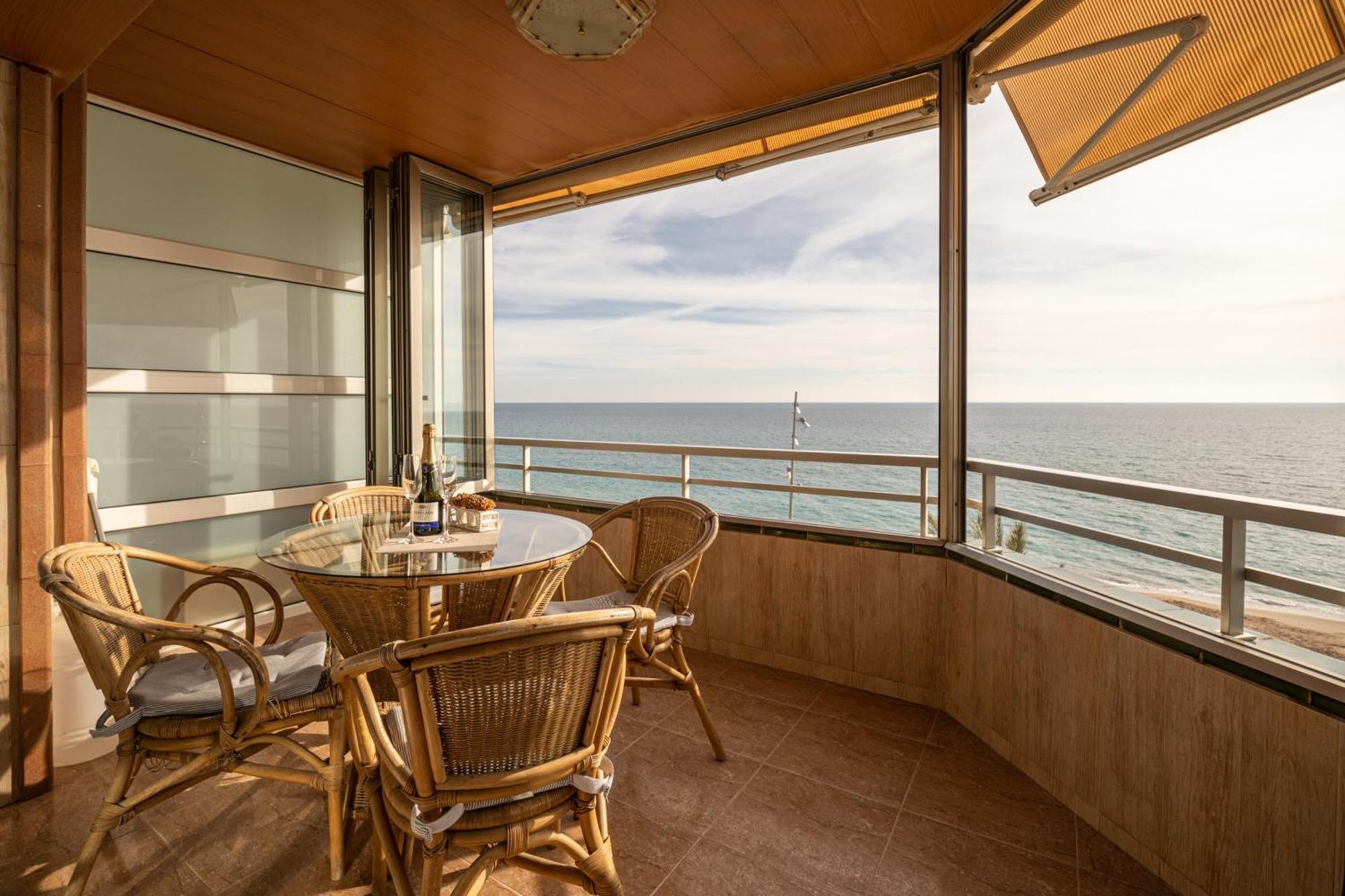 Spacious Apartment With Sea View Terrace In Calafell Exteriér fotografie